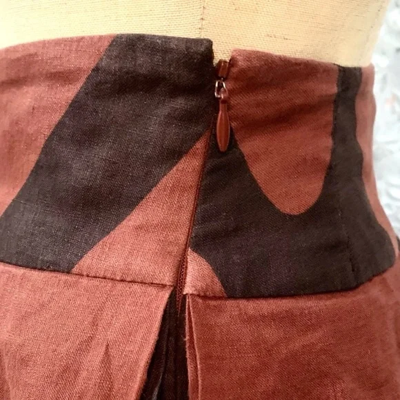 BANANA REPUBLIC fit and flare skirt in rust brown w/black graphic design- 6 - Picture 7 of 11